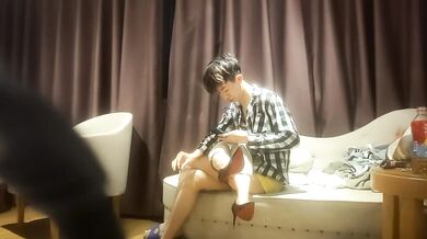 (探花新片) 胖子传媒工作室_美容院工作良家少妇，搞舒服了再来一炮，大长腿高跟鞋骑乘打桩